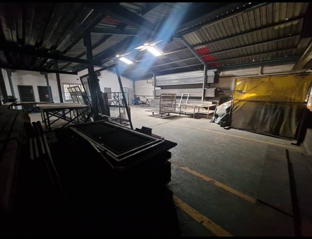 600M² WAREHOUSE FOR SALE IN GLENESK